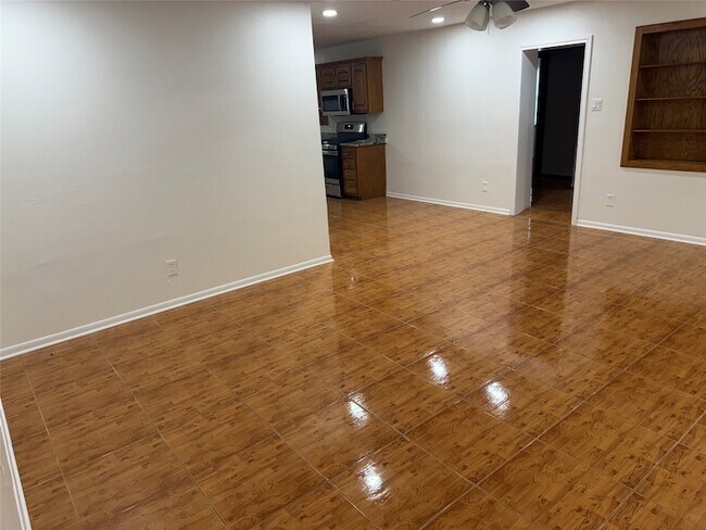 Building Photo - 1309 Velma St