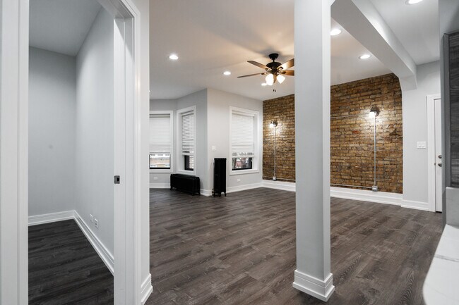 Foto del edificio - 6101 N Winthrop Ave