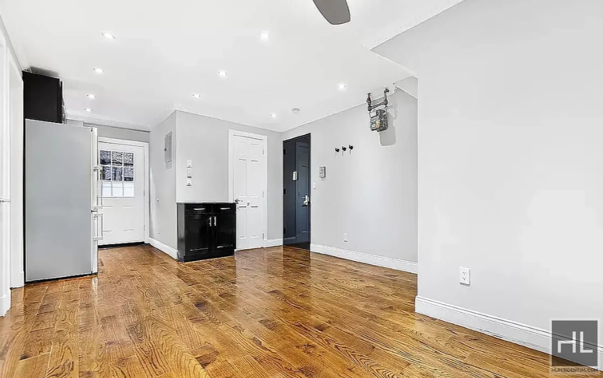 Foto del edificio - East 1st Street