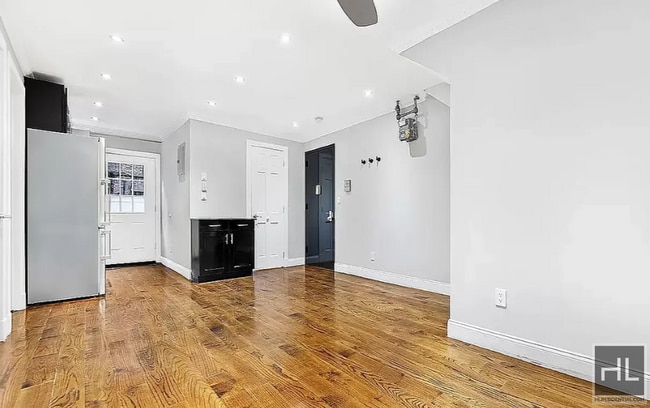 Foto del edificio - East 1st Street