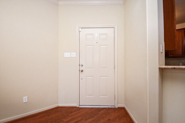 Foto del edificio - 5215 Brinkman Ct