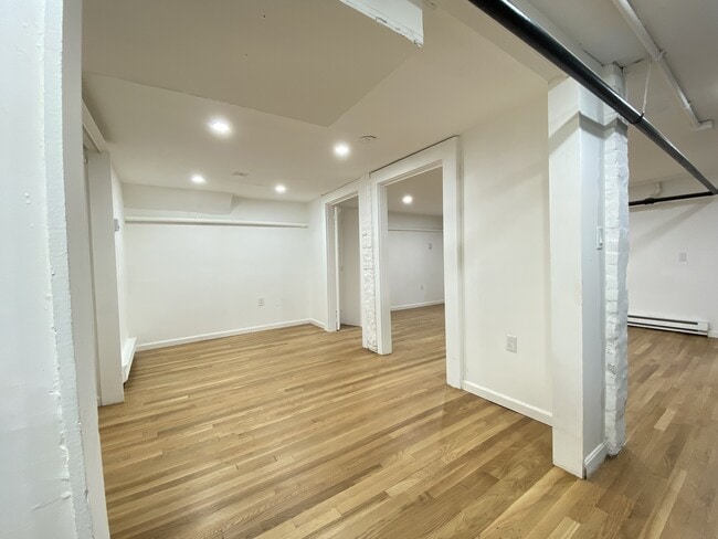 Foto del edificio - 686 Parker St