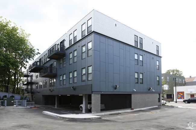 Building Photo - Four Corners Upper Washington