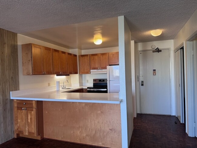 Building Photo - 1 Bed/1 Beth/1 Parking Close to Downtown H...