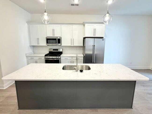 Foto del edificio - Now Leasing a Brand New 4-Bedroom 3.5 Townhome in Olive Branch-Minutes from Methodist Hospital