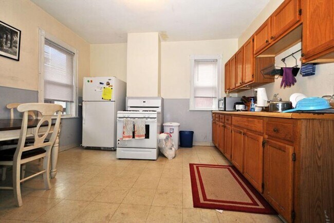 Foto del edificio - Huge 4 bed unit in the heart of Oak Square!
