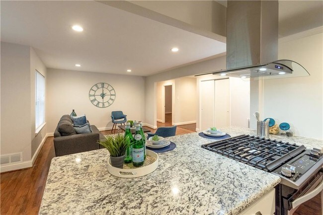 Building Photo - 9869 Kingsman Dr