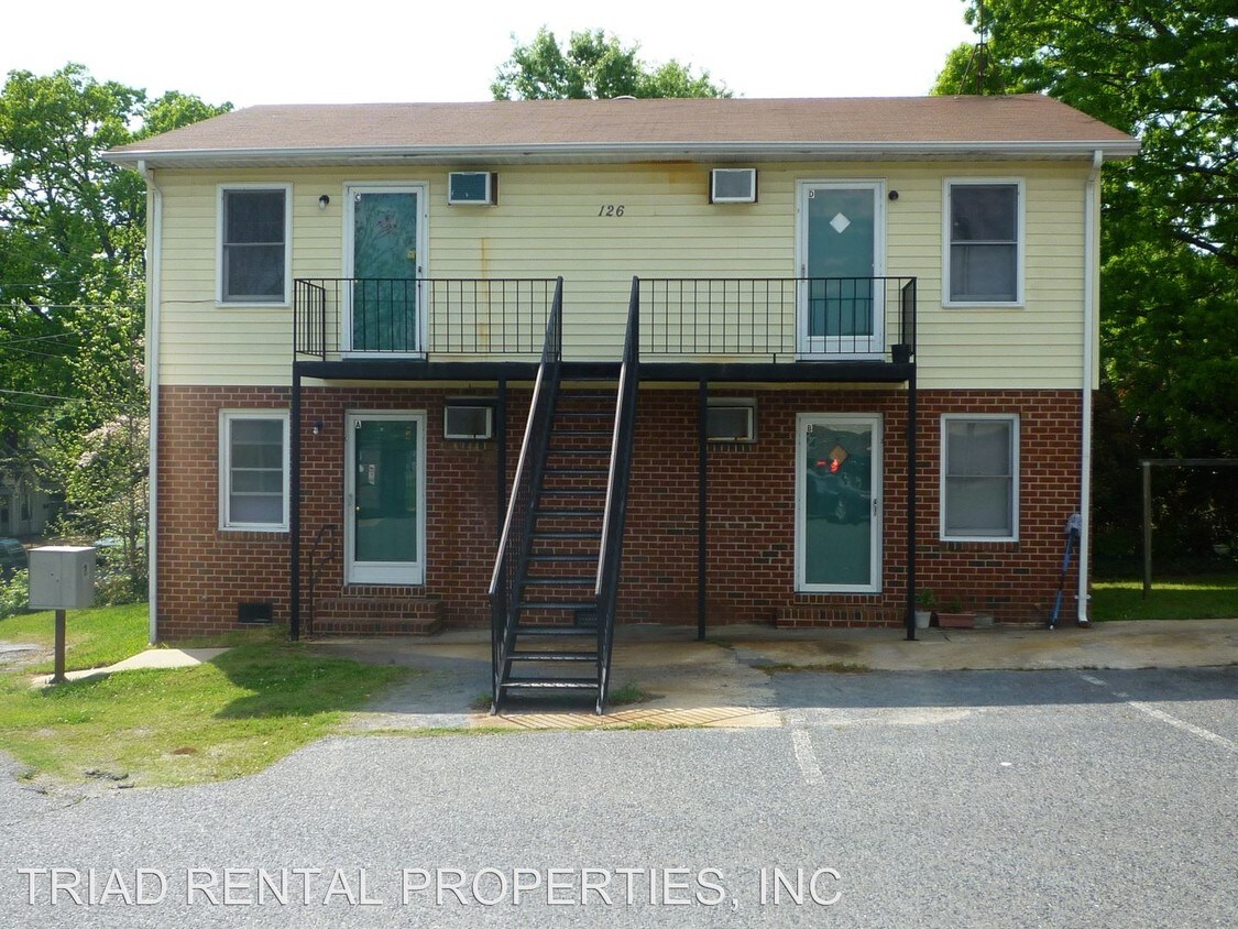 Primary Photo - 126 A-L W PRESNELL St