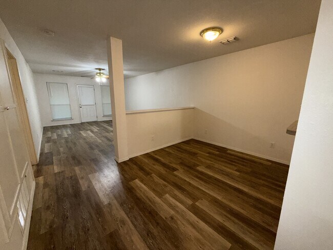 Foto del edificio - 105 S 1st St