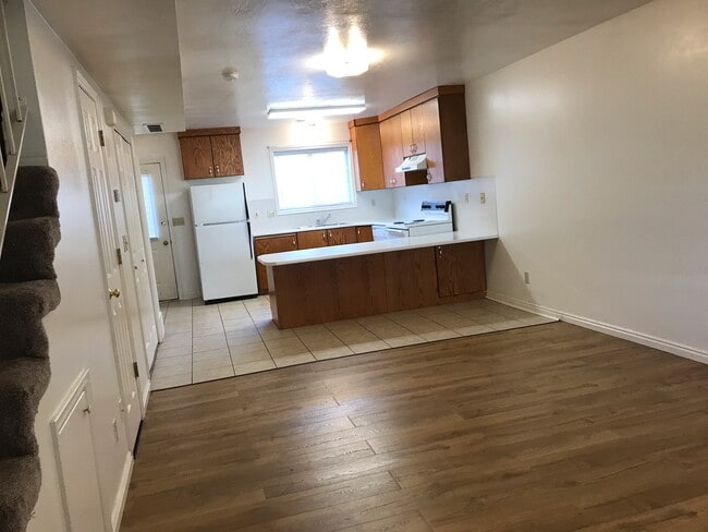 Building Photo - 255 W 1100 N