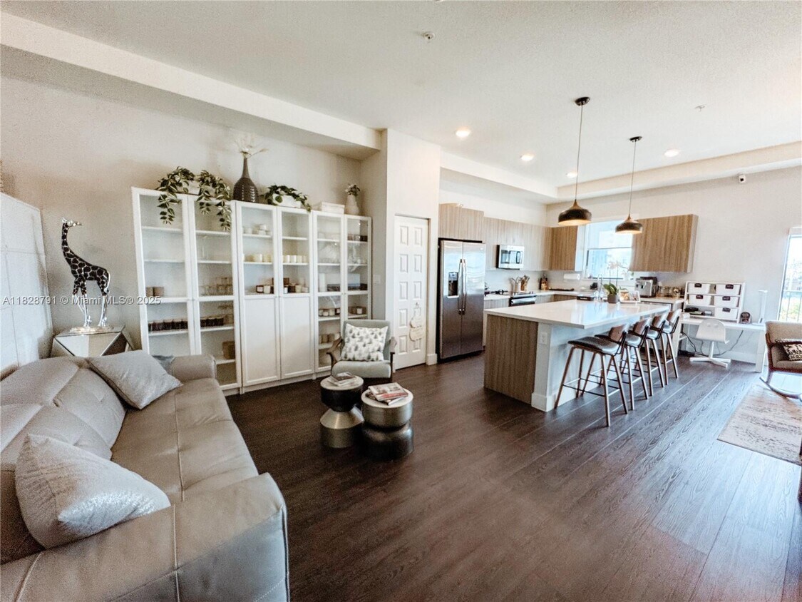 Foto principal - 10455 NW 82nd St