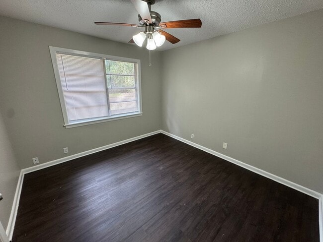 Foto del edificio - Updated 3 Bedroom home in Central Park