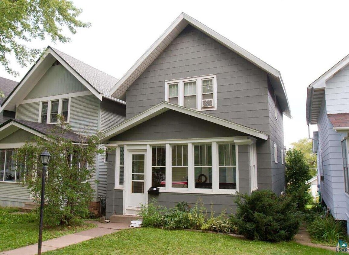 Foto principal - JUNE 2026 - Duluth MN -4 bed - 1 bath - Si...