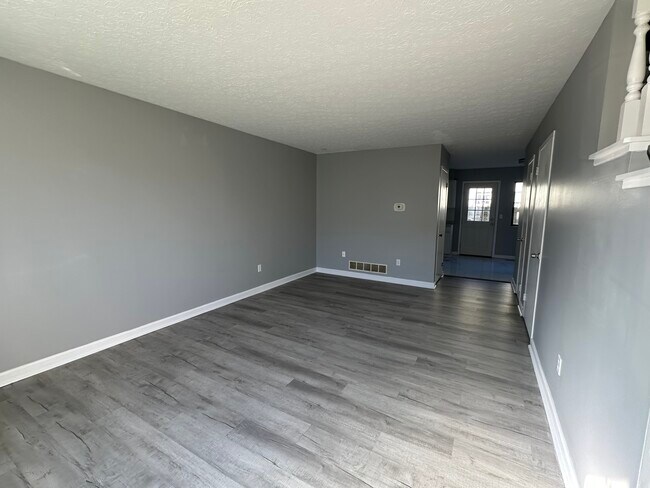 Foto del edificio - 7344 Fall Creek Ln