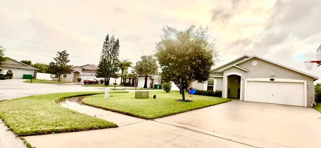 Building Photo - 1087 Osborne Ct