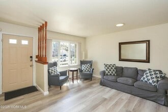 Building Photo - 104 Alissa Dr