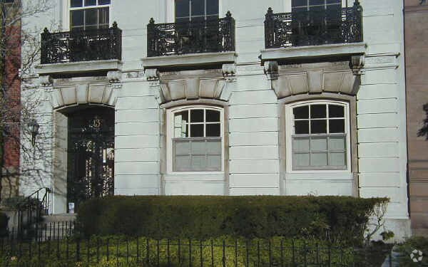 Foto del edificio - 13 Commonwealth Ave