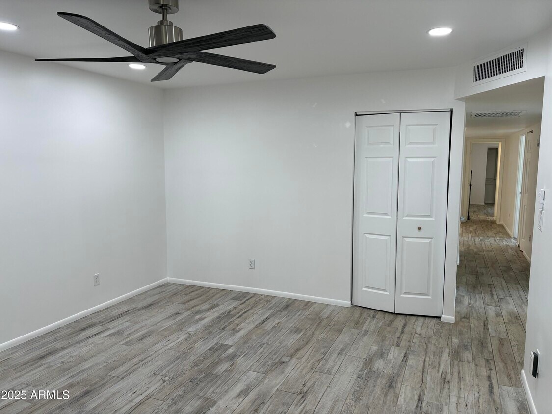 Foto principal - 2501 N 22nd Dr