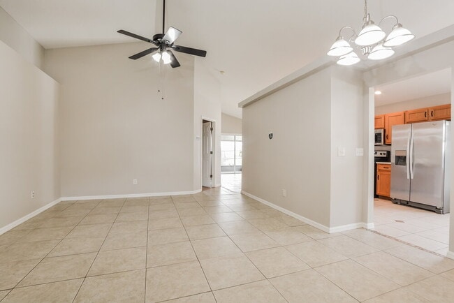 Building Photo - 1319 Acorn Cir