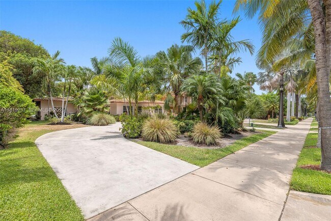 Foto del edificio - 564 Golden Beach Dr