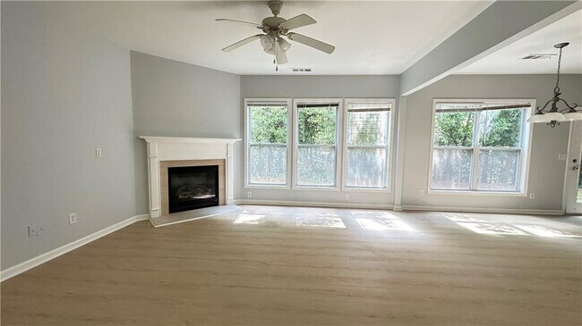 Foto del edificio - 2468 Worrall Hill Way