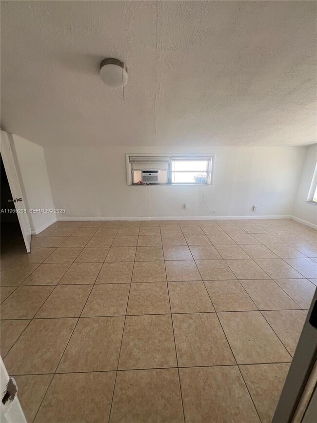 Foto del edificio - 2010 N 61st Ave