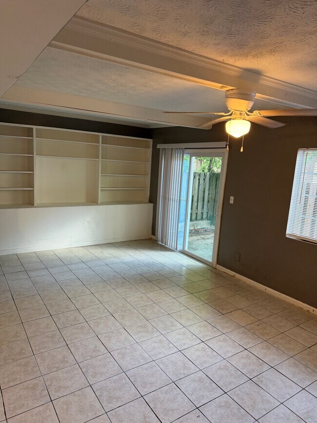 Foto del edificio - 6432 Woodstone Way