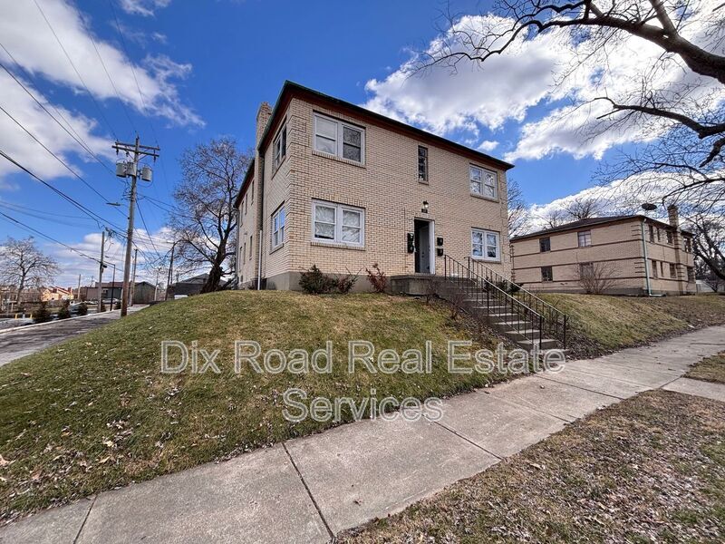 24 E Street South - 24 E Street South