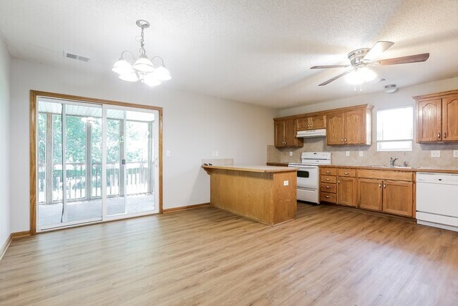 Building Photo - Raymore Ranch