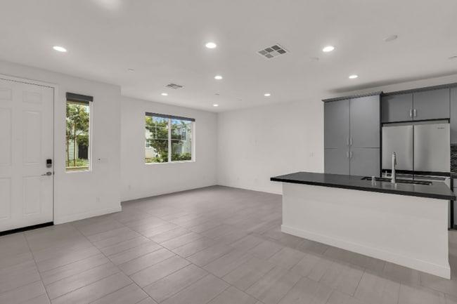 Building Photo - 4252 E Sage Paseo