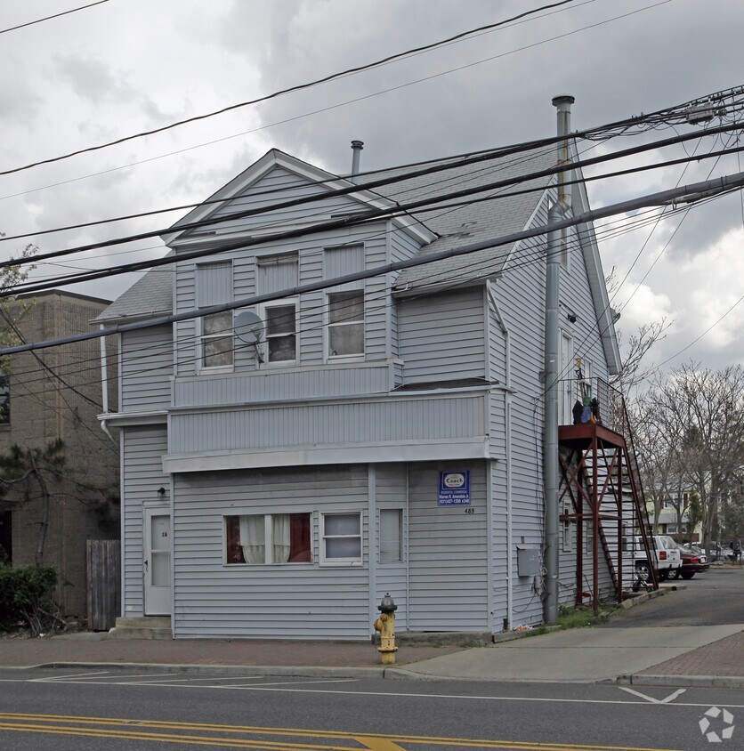 Building Photo - 485 Main St