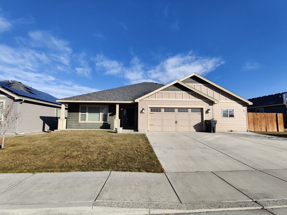 Primary Photo - Great West Pasco Location with Updates thr...