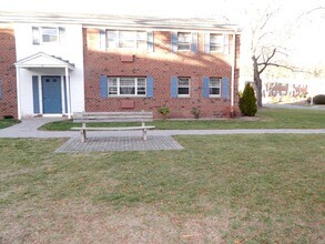 Building Photo - 14 Colonial Dr