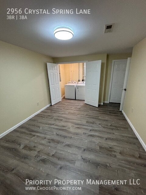 Foto del edificio - 2956 Crystal Spring Ln