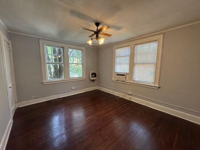 Foto del edificio - 1043 Saint Charles Ave NE