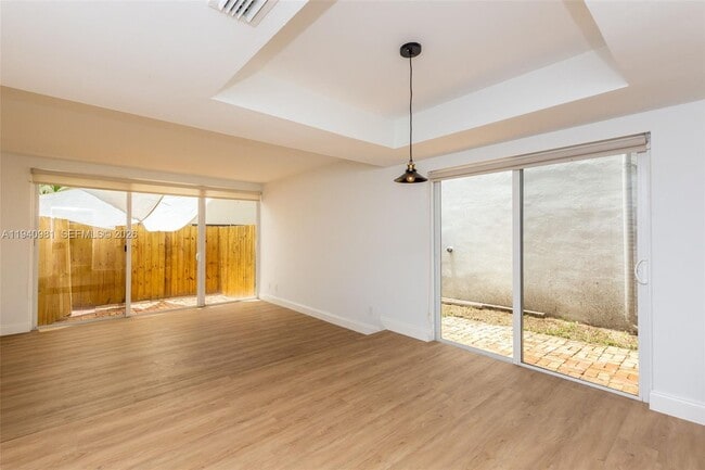 Building Photo - 2945 Bridgeport Ave