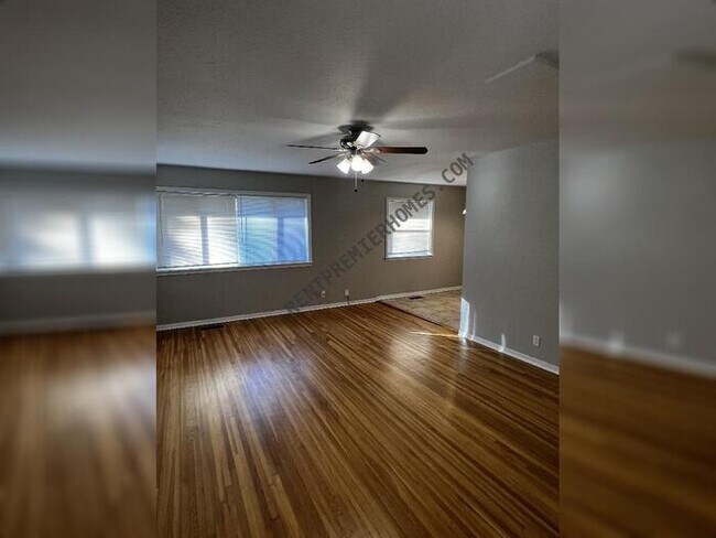 Foto del edificio - 4016 Maple St