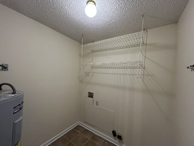 Building Photo - 942 Poppleton Dr