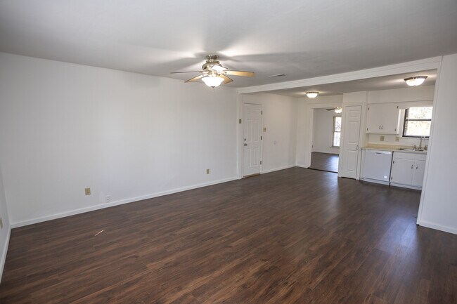 Foto del edificio - 3112 Rademan Ln