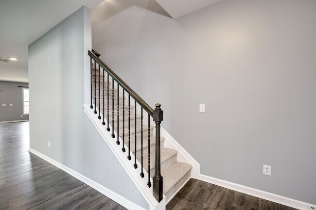 Foto del edificio - Beautiful 5 Bedroom Home For Rent
