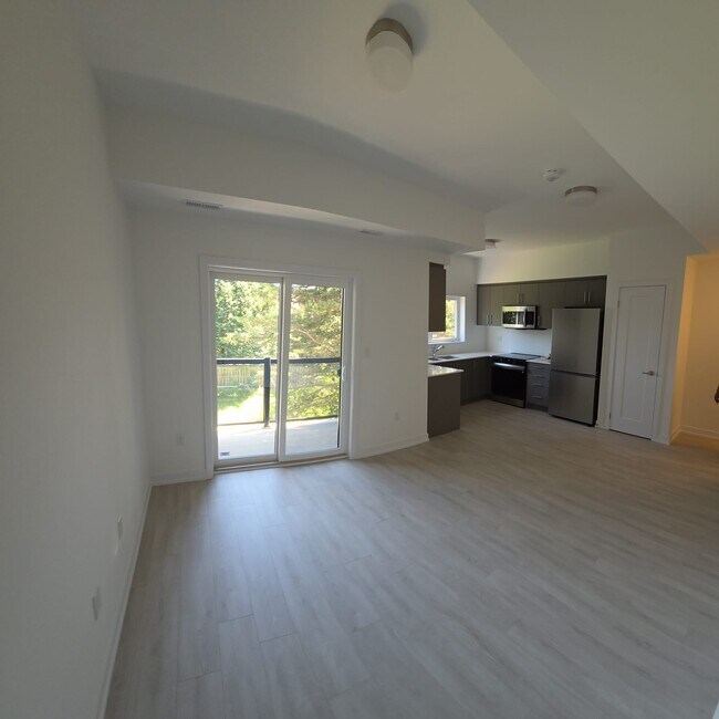 Building Photo - 42 Lowes Rd W