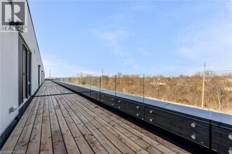 Building Photo - 146 EVERETT Cmn