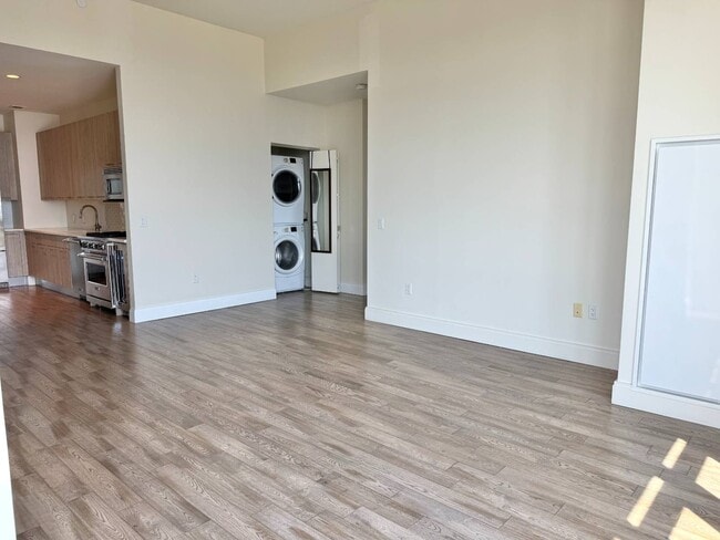 Building Photo - 1524 Sheepshead Bay Rd