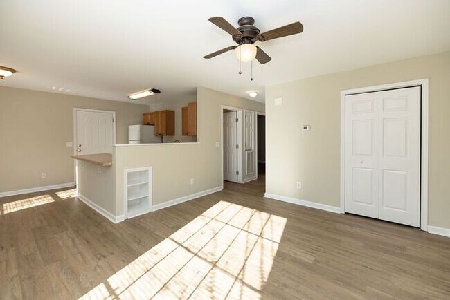 Building Photo - Cute Duplex unit on Old NC10 in Hillsborough