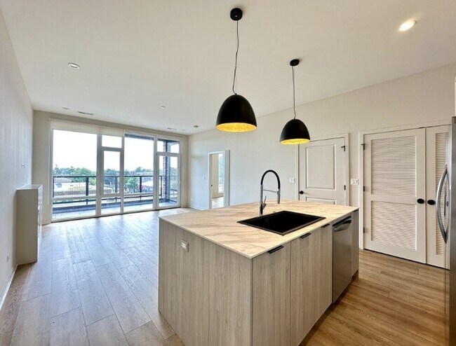 Foto del edificio - 6340 W Belmont Ave
