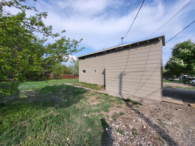 Building Photo - 403 Neyman St
