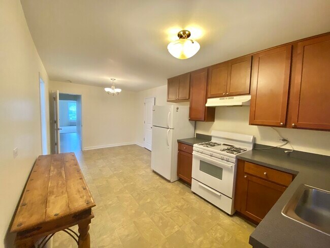 Building Photo - 1359 St Johns Ave