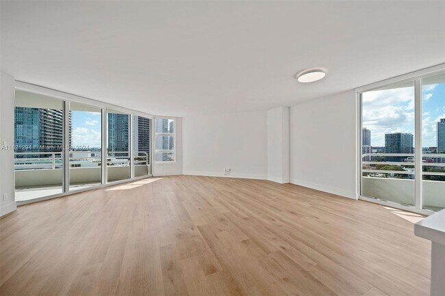 Foto del edificio - 555 NE 34th Street Unit 1209
