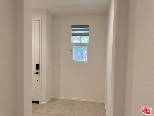 Foto del edificio - 5756 Spring St