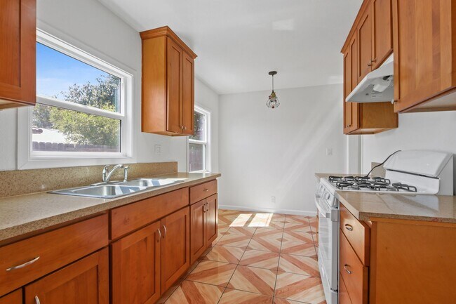 Foto del edificio - 3569 Mulford Ave